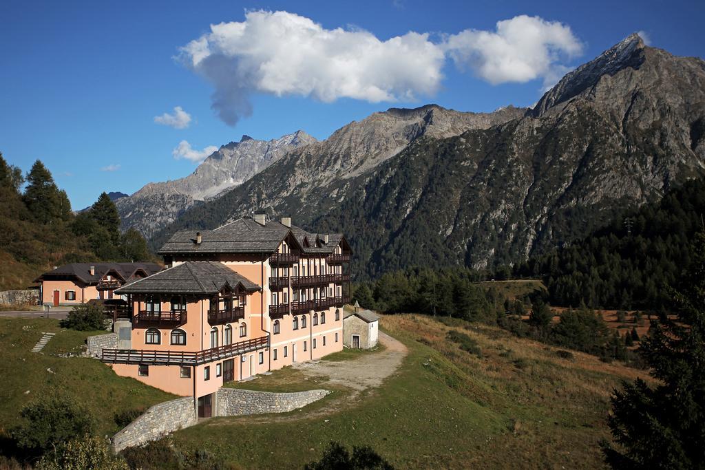 Locanda Locatori Passo del Tonale Eksteriør bilde